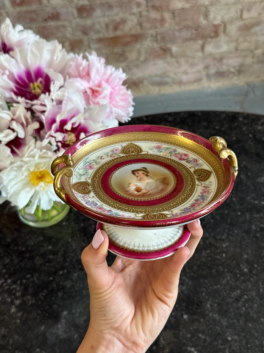 Beautiful schwarzburg porcelain footed dish with hand-painted portrait and gold gilding in historicism style.