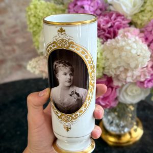 porcelāna vāze ar portretu, maza izmēra (7230)