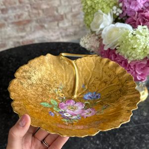 "Limoge" porcelāna trauciņš, izliekta bļodiņa zelta krāsā ar ziedu motīvu (7186)