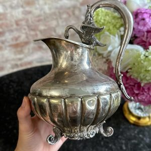 metāla trauks ar gulbi, neliela izmēra (7180)
