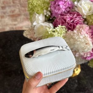 maza izmēra porcelāna trauciņš ar zivi (7131)