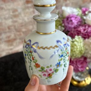 Porcelāna pudelīte ar ziedu motīvu, maza izmēra (7289)
