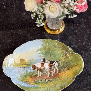 porcelāna lielizmēra šķīvis/paplāte ar medību suņu motīvu (7318)